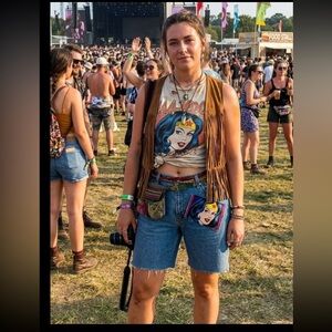 Levi’s 28 Cutoff Denim Shorts Medium Wash High Rise Raw Hem